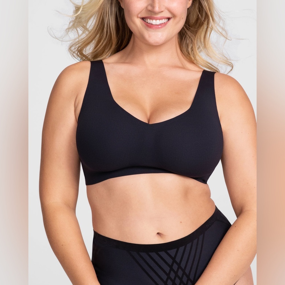 Seamless Black Bra